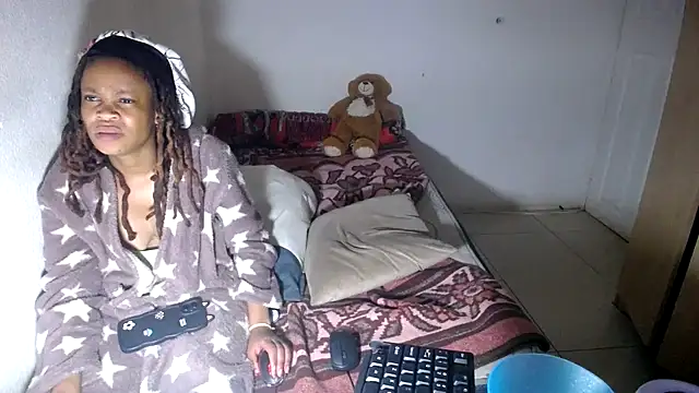 Snapshot of EbonyEssence chatting on April 15, 2026, 7:58 pm EbonyEssence online show from April 15, 2026, 7:58 pm