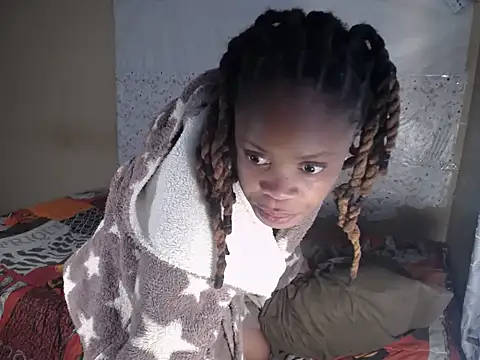Snapshot of EssenceLovers chatting on July 8, 2026, 2:43 pm EssenceLovers online show from July 8, 2026, 2:43 pm