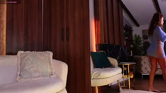 QueenMarX online show from March 10, 2026, 7:52 pm