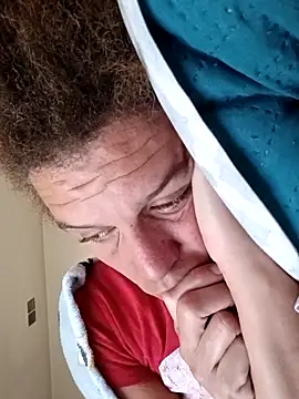 sarahkat86 online show from February 24, 2026, 12:25 pm