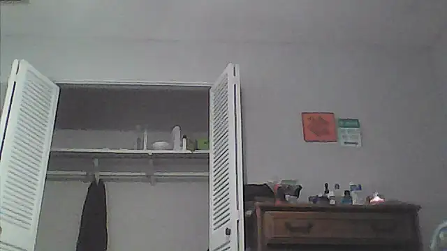 sarahkat86 online show from May 3, 2026, 11:22 pm