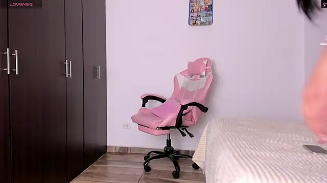 kendal hot01 online show from March 13, 2026, 11:55 pm