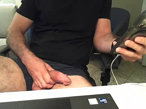 XUCRUTES42 online show from February 2, 2026, 9:46 pm