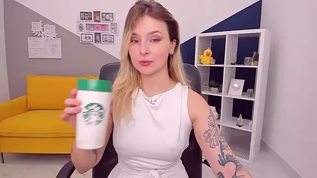 Snapshot of LilFleurish chatting on March 23, 2026, 5:33 am LilFleurish online show from March 23, 2026, 5:33 am