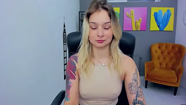 Snapshot of LilFleurish chatting on April 13, 2026, 4:29 am LilFleurish online show from April 13, 2026, 4:29 am