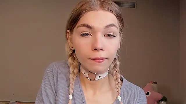 Blondy Fina online show from April 16, 2026, 4:24 am