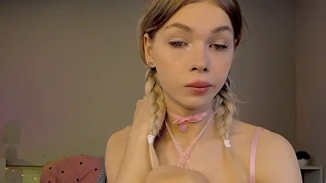 Snapshot of Blondy_Fina chatting on May 29, 2026, 4:54 am Blondy Fina online show from May 29, 2026, 4:54 am