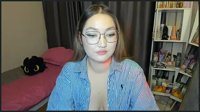 Snapshot of lyra_x chatting on October 30, 2025, 4:52 pm lyra x online show from October 30, 2025, 4:52 pm