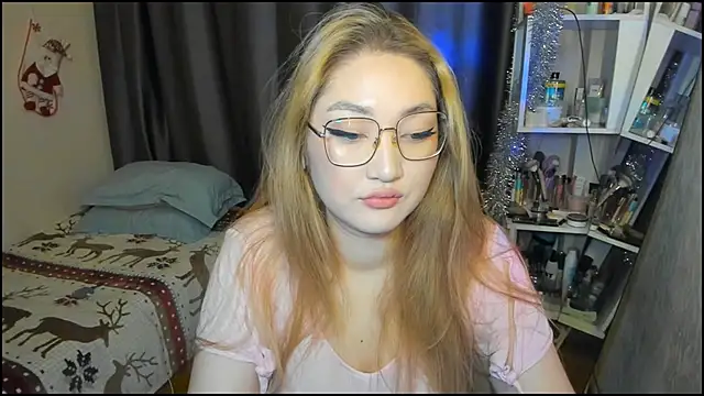 Snapshot of lyra_x chatting on December 17, 2025, 1:44 am lyra x online show from December 17, 2025, 1:44 am