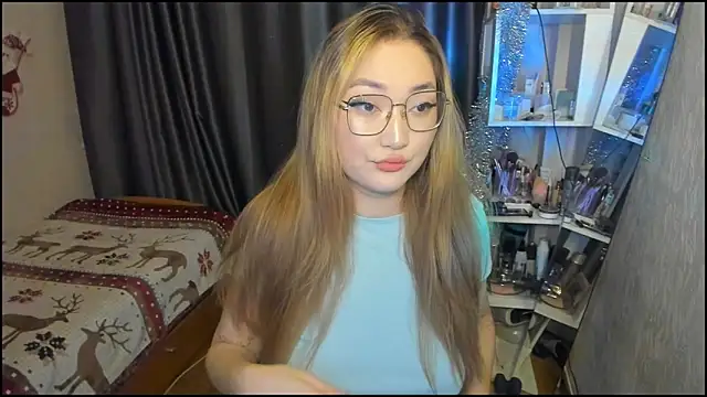 Snapshot of lyra_x chatting on January 6, 2026, 3:27 pm lyra x online show from January 6, 2026, 3:27 pm