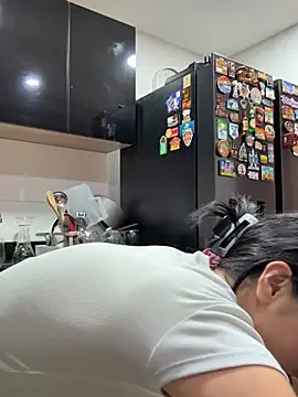 zoecams1 online show from May 16, 2026, 7:56 pm