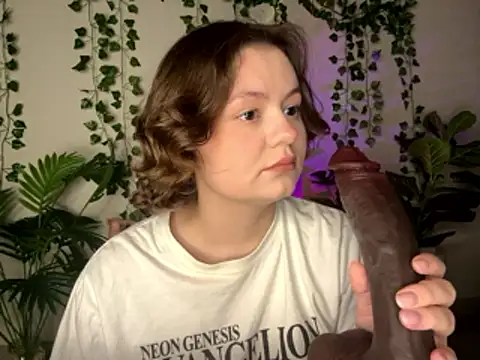 MoonIvy  online show from January 18, 2026, 6:23 pm