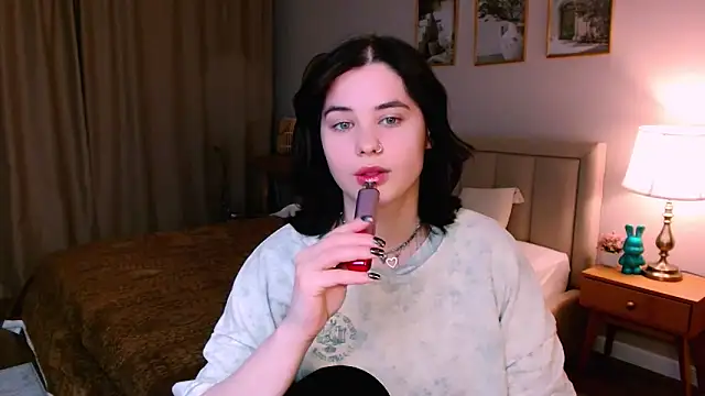 lil angel  online show from March 3, 2026, 7:42 pm