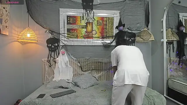 Snapshot of markbowie chatting on October 16, 2025, 2:51 pm markbowie online show from October 16, 2025, 2:51 pm