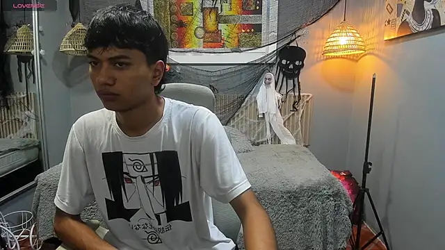 Snapshot of markbowie chatting on October 19, 2025, 12:28 pm markbowie online show from October 19, 2025, 12:28 pm