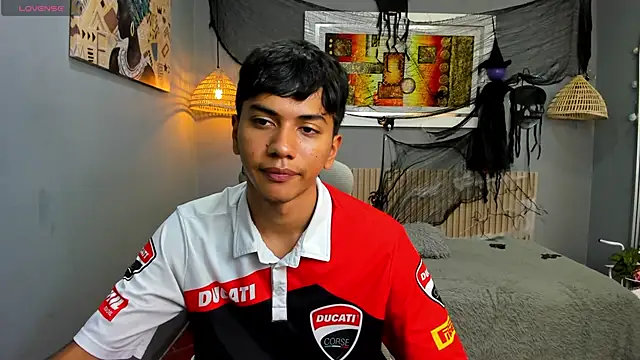 Snapshot of markbowie chatting on October 30, 2025, 1:45 pm markbowie online show from October 30, 2025, 1:45 pm