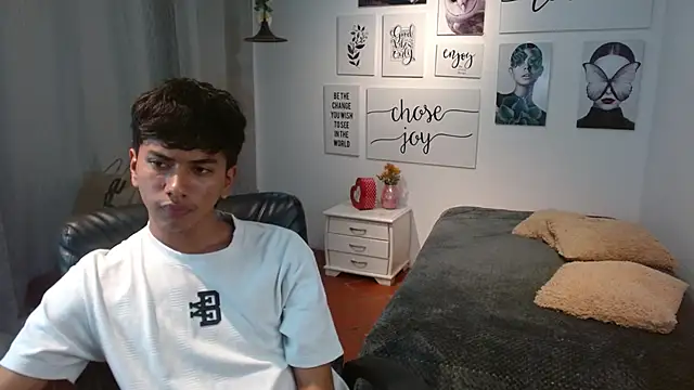 Snapshot of markbowie chatting on November 28, 2025, 6:43 pm markbowie online show from November 28, 2025, 6:43 pm