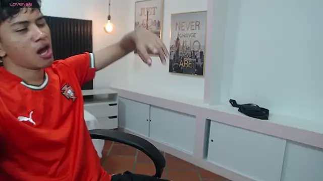 Snapshot of markbowie chatting on November 30, 2025, 2:21 pm markbowie online show from November 30, 2025, 2:21 pm