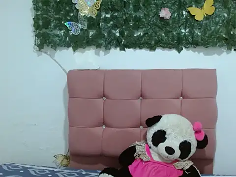 lia victoria online show from November 10, 2025, 1:15 am