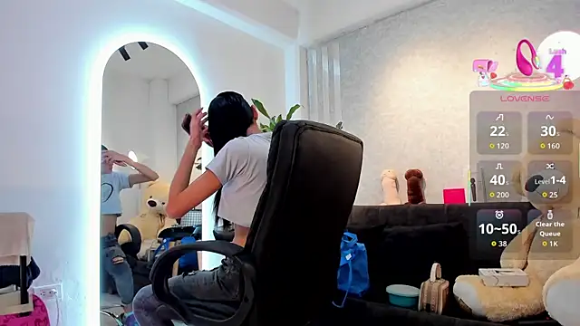 lily cash1 online show from February 12, 2026, 2:01 pm