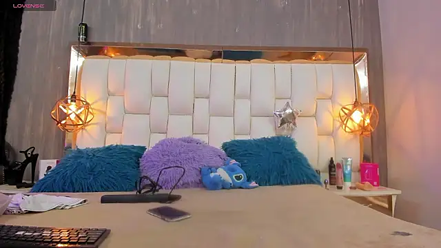 Foxxy Doll online show from March 23, 2026, 2:43 pm