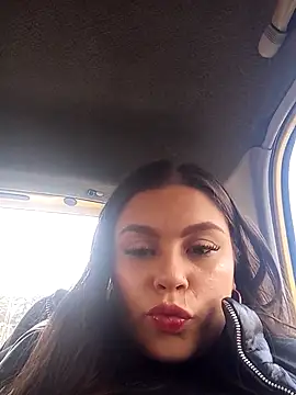 Laia  hadid online show from September 26, 2025, 5:06 pm