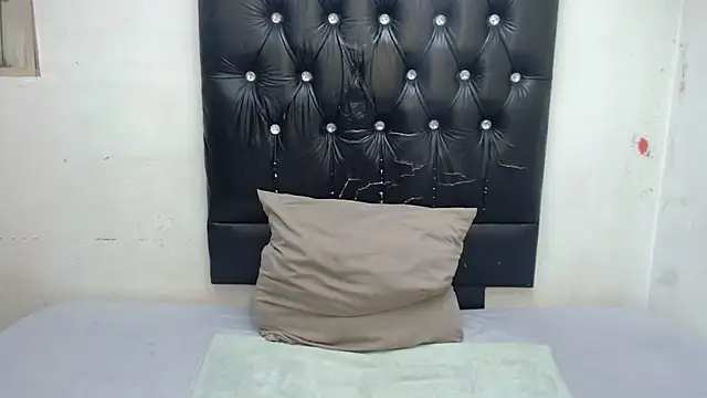 GlowGoddessxx online show from July 26, 2026, 4:42 am