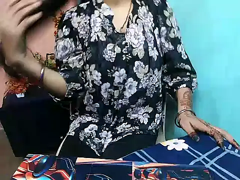 RIYA SOOD online show from September 12, 2025, 5:29 am