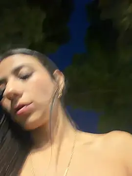 -juicy  online show from May 10, 2026, 11:32 pm