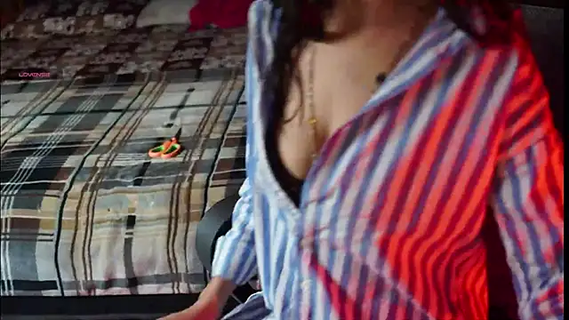 Snapshot of NidhiChandra chatting on October 8, 2025, 8:01 am NidhiChandra online show from October 8, 2025, 8:01 am