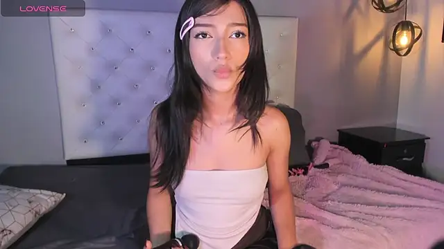 Nicollee Heart online show from September 10, 2025, 1:55 pm