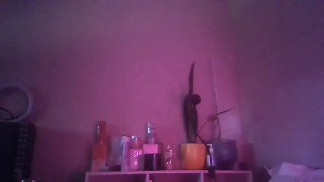 Snapshot of 1n0nlythroat chatting on July 9, 2026, 12:26 am 1n0nlythroat online show from July 9, 2026, 12:26 am