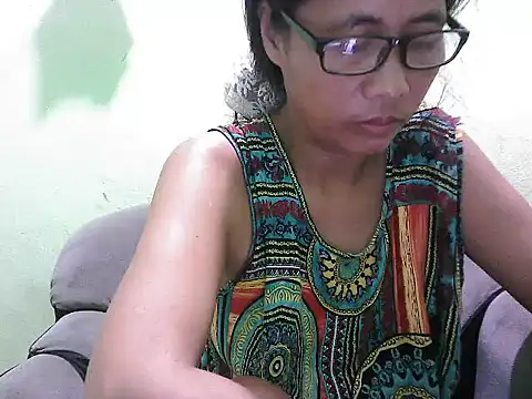 Snapshot of HotLadyPinay32 chatting on May 10, 2026, 8:47 pm HotLadyPinay32 online show from May 10, 2026, 8:47 pm