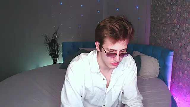 KiskaKurt online show from September 20, 2025, 9:16 pm