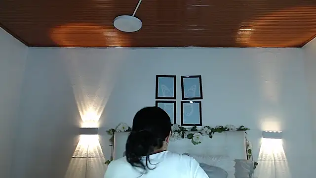 Megan 05  online show from September 12, 2025, 7:25 pm