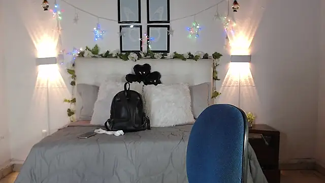 Megan 05  online show from March 22, 2026, 7:06 pm