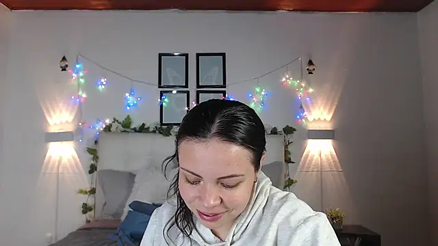 Megan 05  online show from April 13, 2026, 6:57 pm