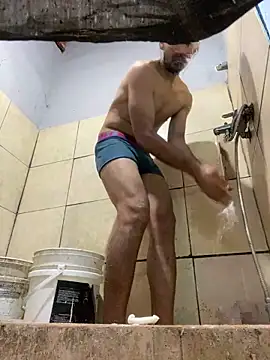 Emabracamonte95 online show from November 7, 2025, 8:20 pm