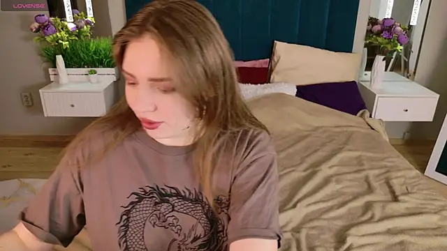 Moon  Bunny online show from February 15, 2026, 12:25 pm