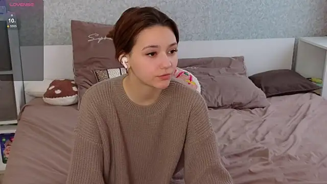 MiaSkyKiss online show from May 28, 2026, 1:19 pm