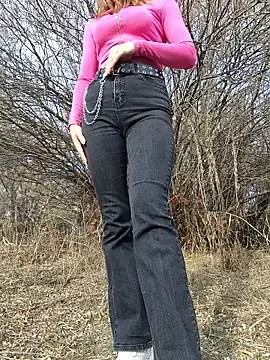 YOOUR EVAA online show from October 24, 2025, 8:55 am