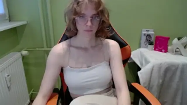 juicyPenny online show from November 18, 2025, 7:57 am