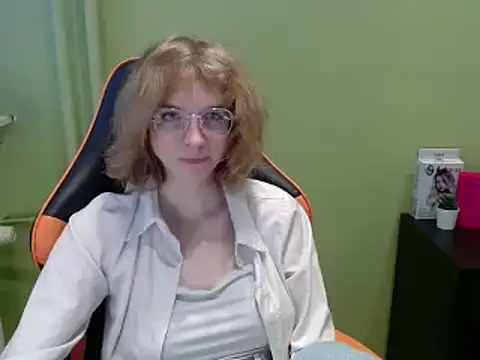 juicyPenny online show from December 5, 2025, 9:51 am