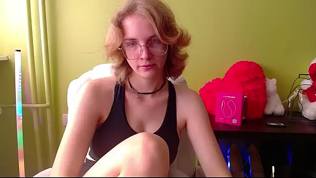 Snapshot of juicyPenny chatting on June 27, 2026, 6:51 am juicyPenny online show from June 27, 2026, 6:51 am