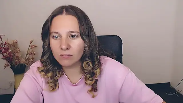 Darklure  online show from September 14, 2025, 6:07 pm