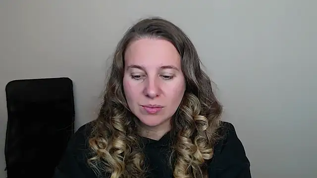 Darklure  online show from October 20, 2025, 4:40 pm