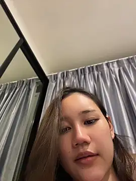 cherrycuteasian online show from May 13, 2026, 12:35 pm