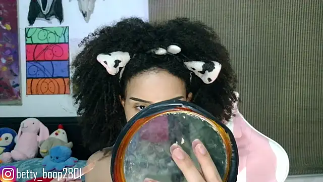 Snapshot of bettyboo2801 chatting on May 3, 2026, 4:40 am bettyboo2801 online show from May 3, 2026, 4:40 am