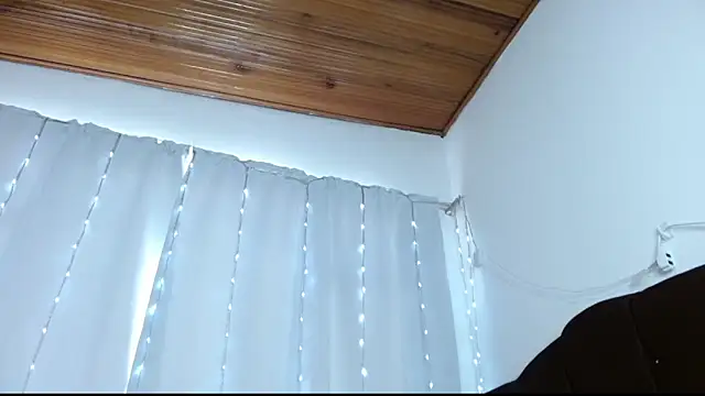 Charlothe Wright online show from April 30, 2026, 6:03 pm