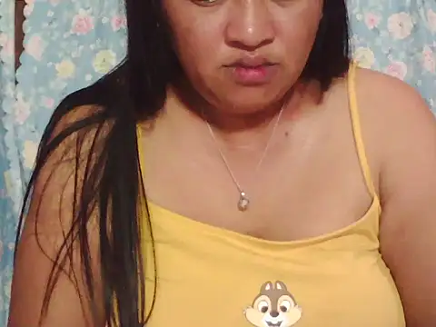 hotolivia34 online show from November 24, 2025, 3:28 am